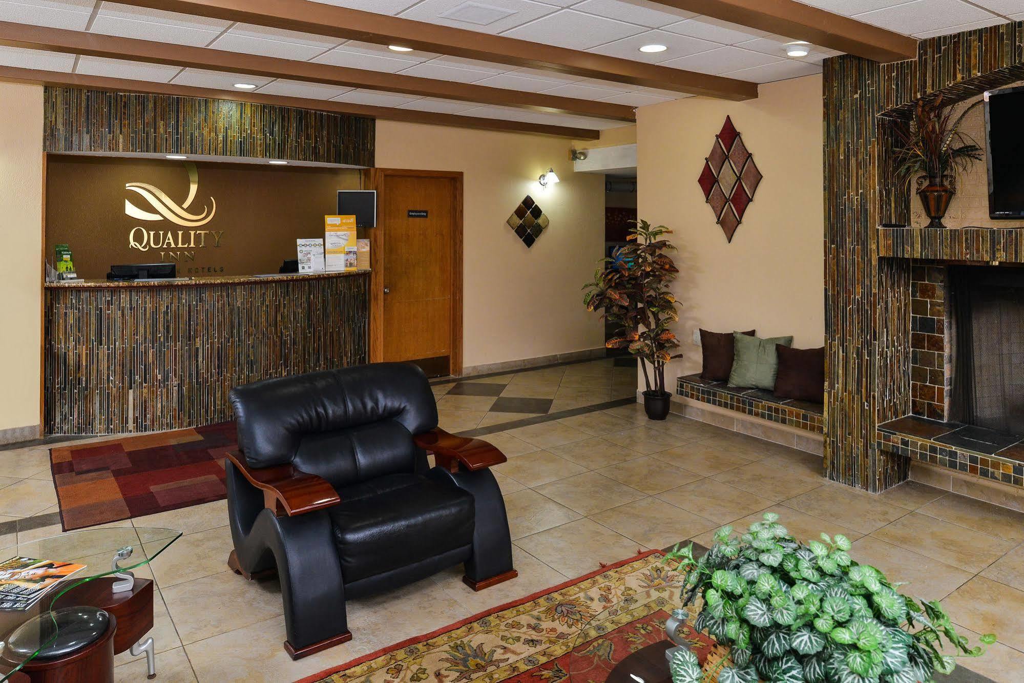 Quality Inn East Dubuque Extérieur photo